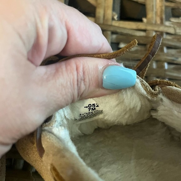 Minnetonka women’s suede fur lined Cally Cinnamon Moccasins size 7M - Picture 5 of 6